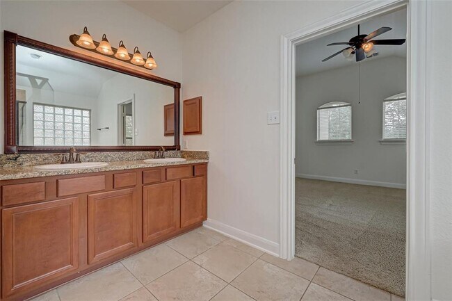 Building Photo - 71 N Rocky Point Cir