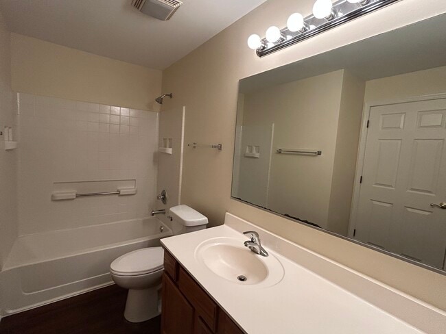 Building Photo - 2300 Woodside Dr