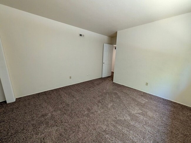 Building Photo - 5209 Hewlett Dr