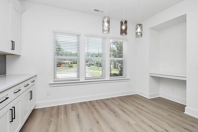 Kitchen and dining - 2613 Dr Carver Rd