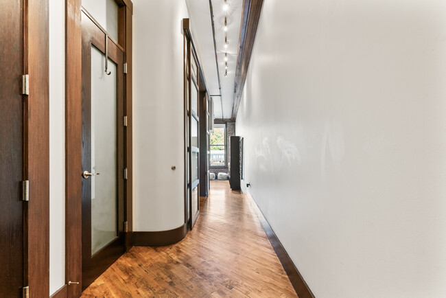 Beautiful hardwoods - 129 W Jackson Ave