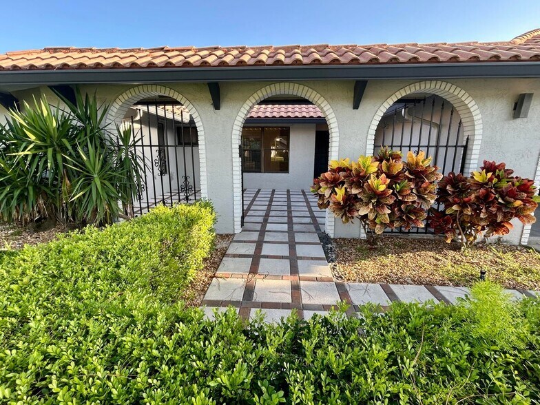Building Photo - 22822 Pinewood Ct
