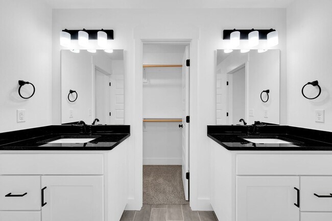 Building Photo - Brand New Home Waiting For you!