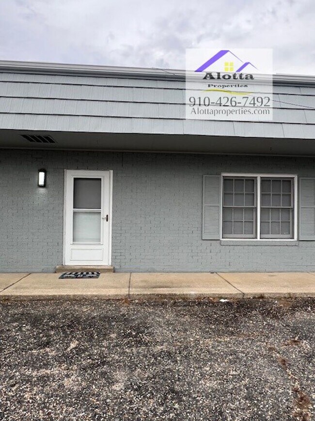 Building Photo - 3250 Willard Dr