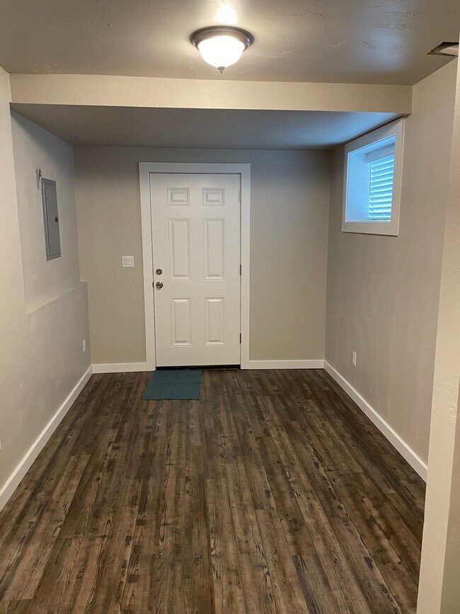 Building Photo - EICB1055