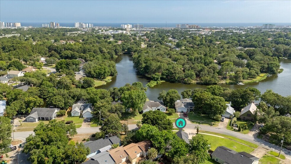 Building Photo - 817 N Lakeside Dr