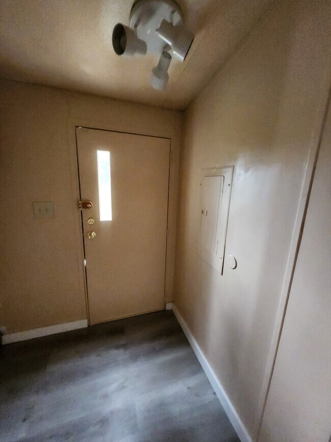 Building Photo - 2519 Openview Dr