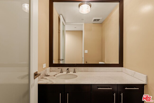 Building Photo - 10350 Wilshire Blvd