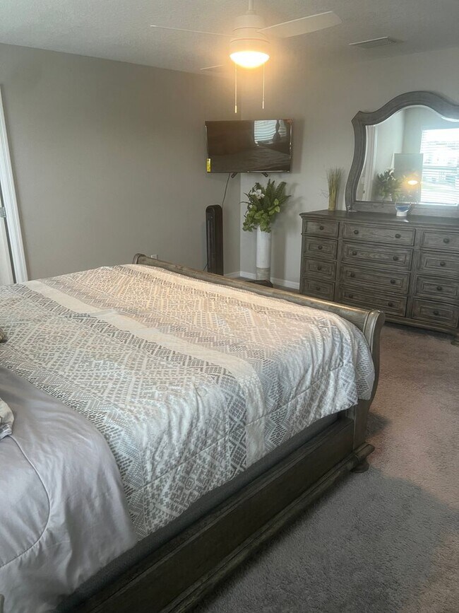 Building Photo - Spacious 5BR House in Winter Haven