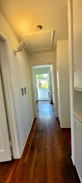 Building Photo - 4313 Mentone St