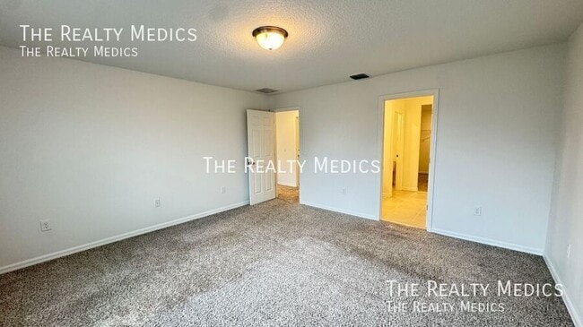 Building Photo - 2401 White Tail St