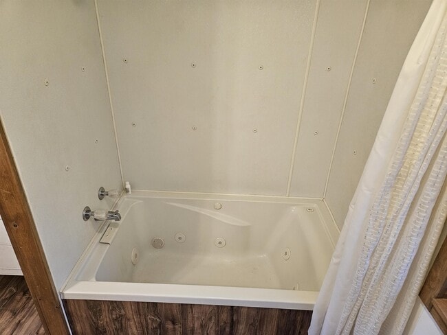 Building Photo - 2006 WY-352