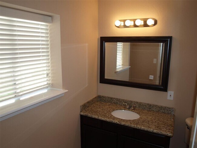 Building Photo - 2531 Northern Dr