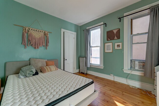 Building Photo - 119 Olive St