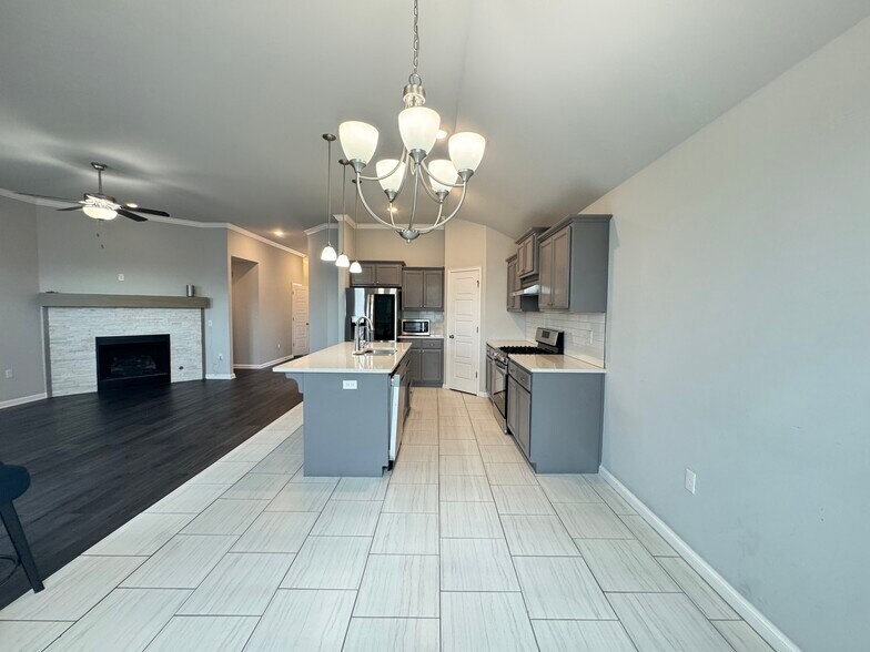 Building Photo - 9104 SW 47th St