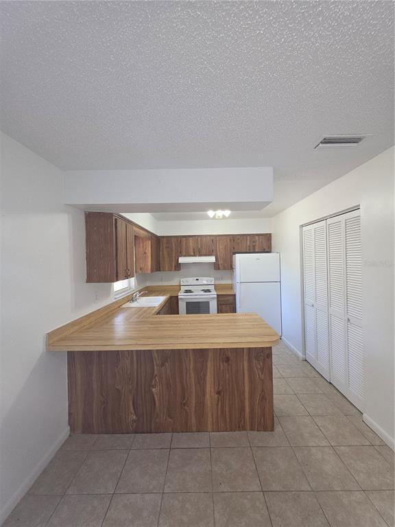Building Photo - 2213 NE 36th Pl