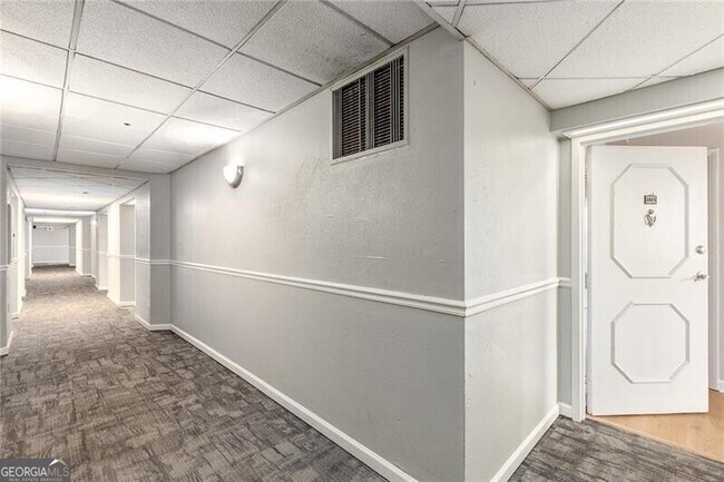 Building Photo - 2479 Peachtree Rd NE