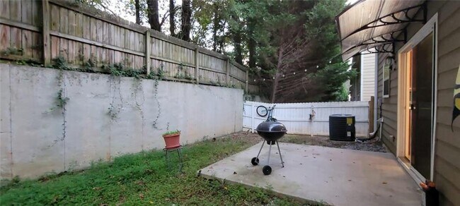 Building Photo - 3329 Fernview Dr