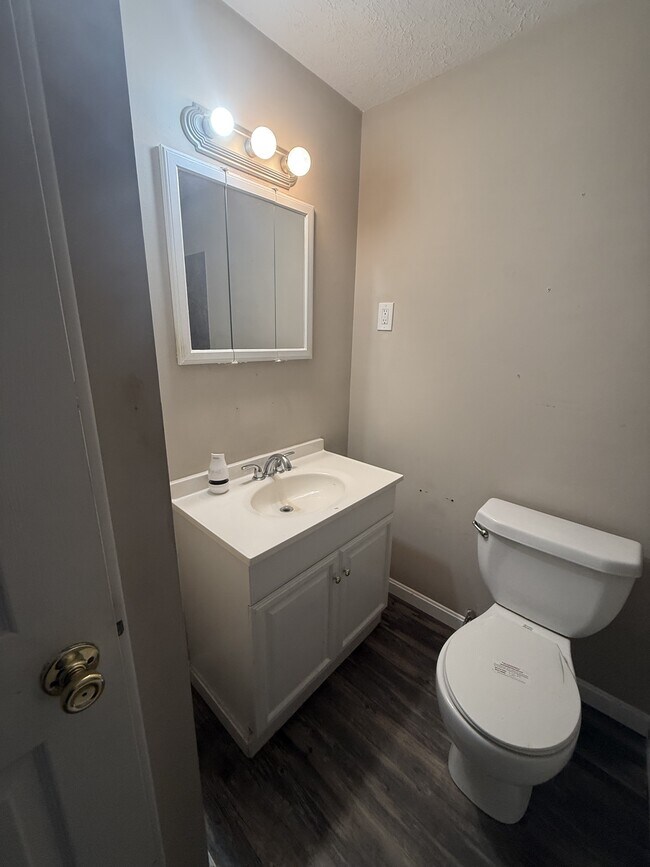 Building Photo - 6185 Farmborough Dr