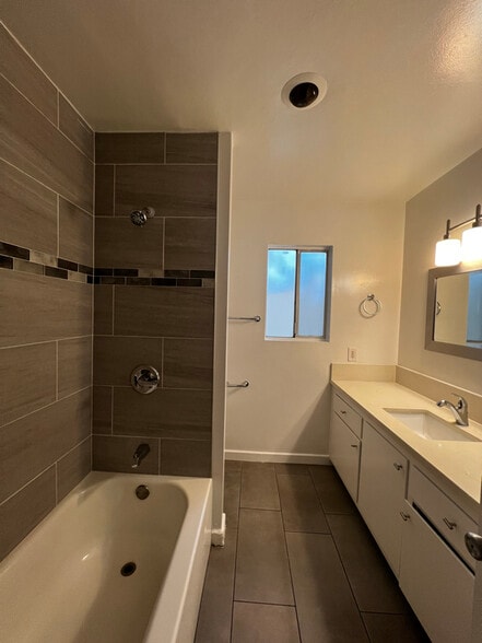 Building Photo - 2435 W 227th St