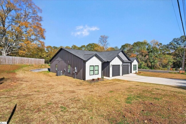 Building Photo - 404 Fairfield St