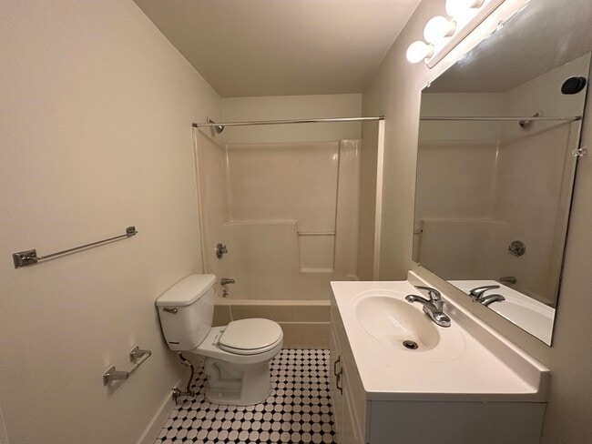 Building Photo - 1218 Cambridge St