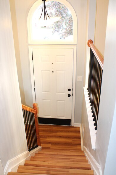 Building Photo - 7827 Hidden Creek Way