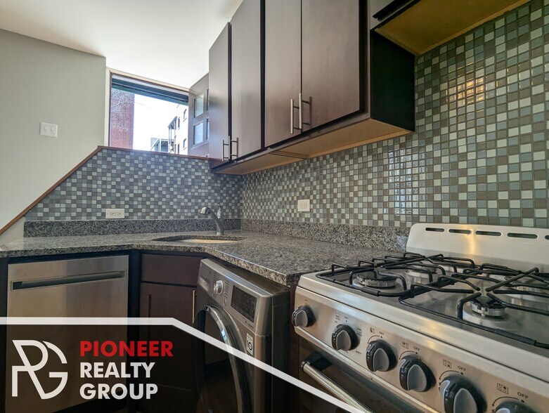 Building Photo - 2822 N Mildred Ave