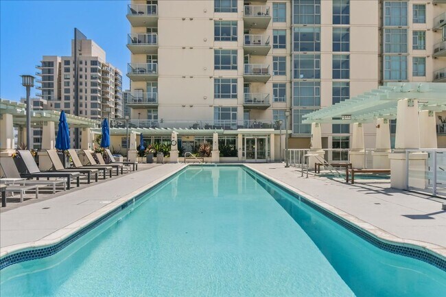Building Photo - Move-In ready 1 Bed + Den in Discovery on Cortez Hill in Downtown