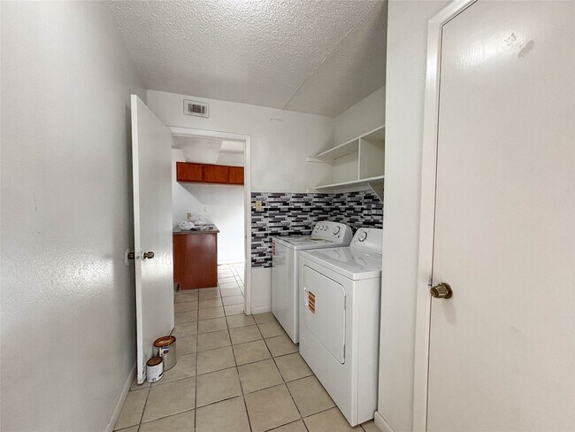 Building Photo - 7206 S Gessner Rd