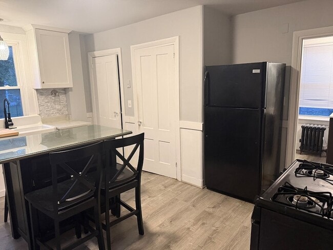 Building Photo - 10 Cushman St