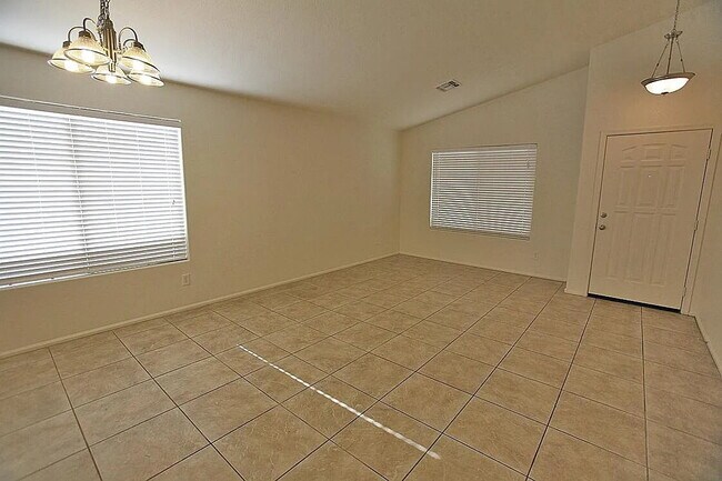 Building Photo - SPACIOUS 4-BEDROOM HOME IN PEORIA CUL-DE-SAC