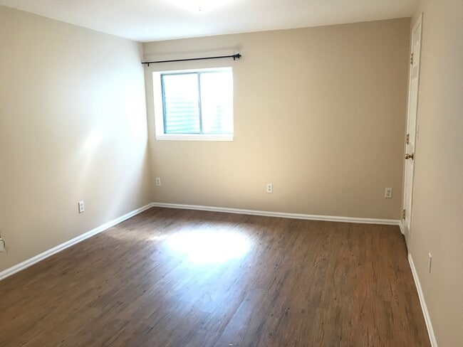 Building Photo - CHARMING 3BD in SUNDOWN NEIGHBORHOOD - Security Deposit Waiver Available