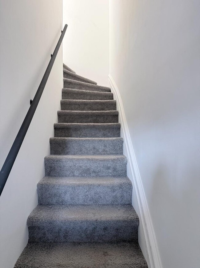 Building Photo - 828 E Main St