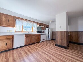 Building Photo - 159 Forest St