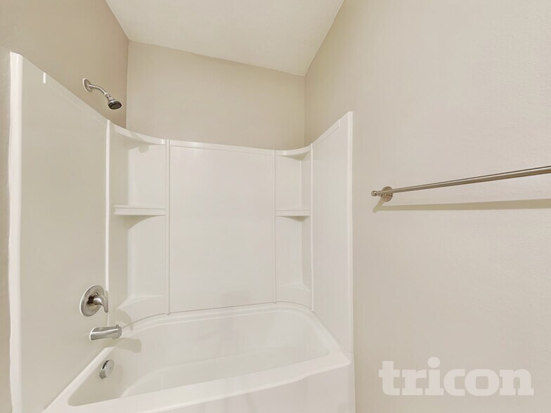 Building Photo - 935 Summer Glen Dr