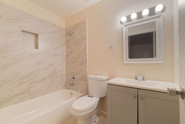 Building Photo - Beautifully remodeled 3-bedroom, 2-bathroom