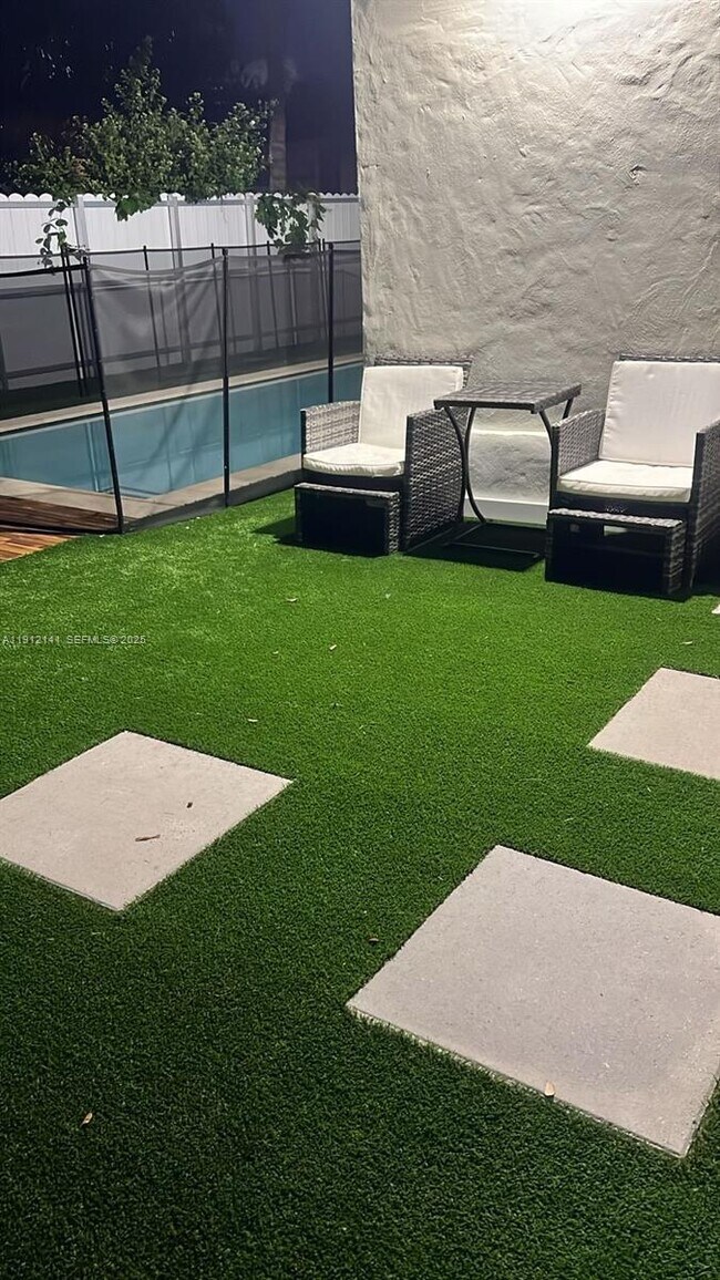 Building Photo - 6848 N Miami Ave