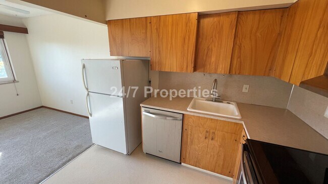 Building Photo - Beautiful 1 BD | 1 BA Apartment with a Vie...