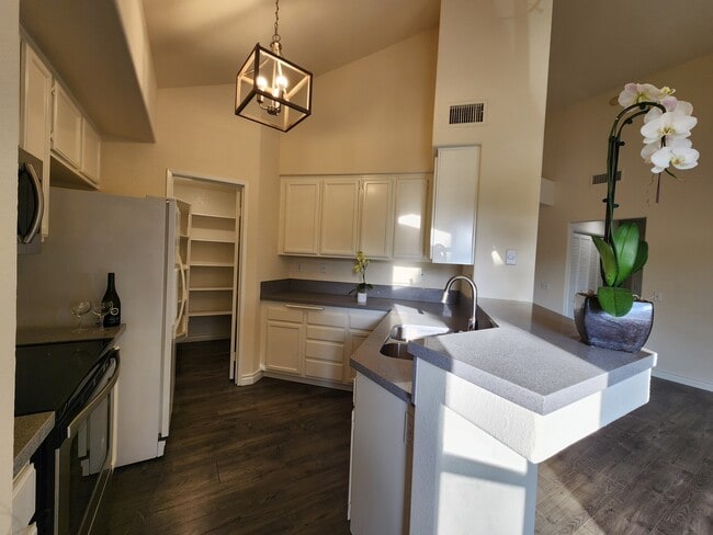 Building Photo - 7285 Calabria Ct