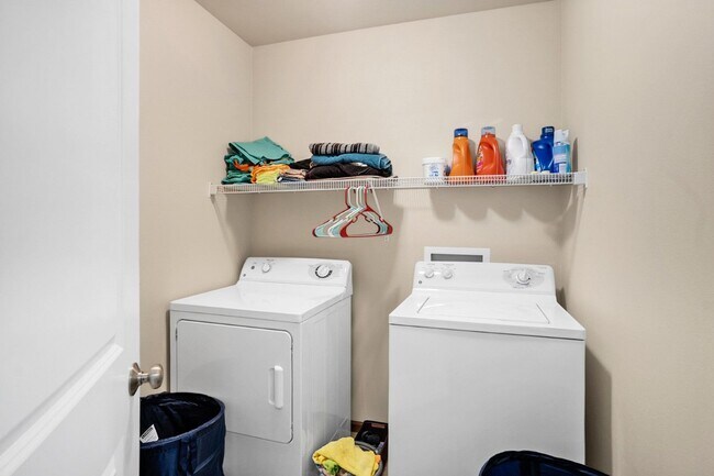 Building Photo - Luxury Iowa City townhouse close to UIHC and Kinnick