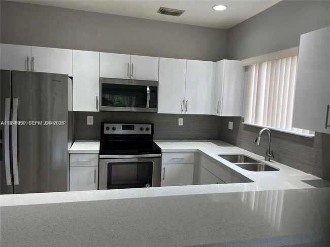 Building Photo - 3389 NE 4th St