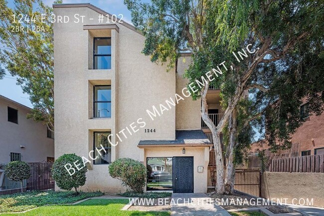 Primary Photo - Awesome 2 Bedroom, 2 Baths and 1 Parking S...