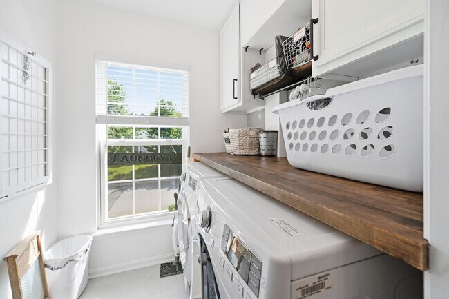 Building Photo - Spacious Home in a Great Leesburg Location