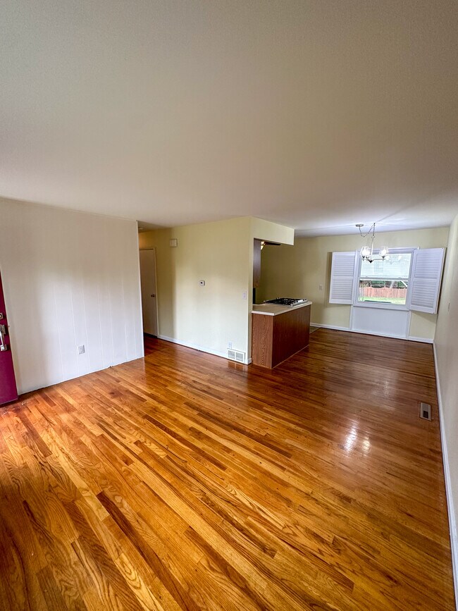 Building Photo - 6021 William Dr