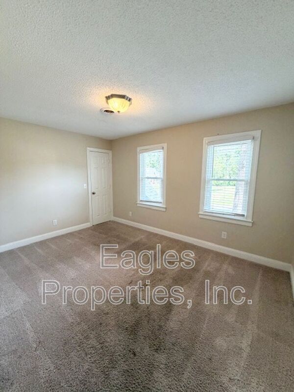 Building Photo - 242 N Marion Dr