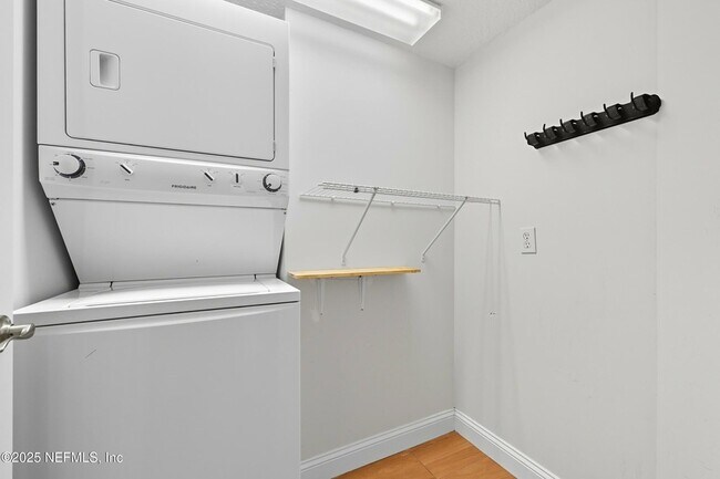 Building Photo - 8542 Goldeneye Ln