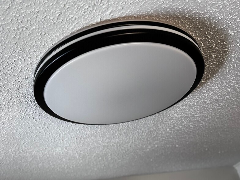 New light in kitchen - 122 Turnwood Ln