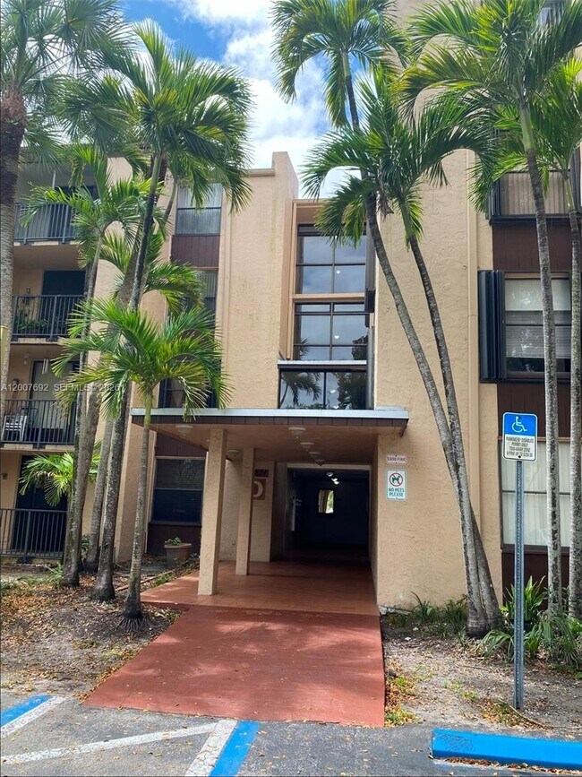 Building Photo - 14201 N Kendall Dr