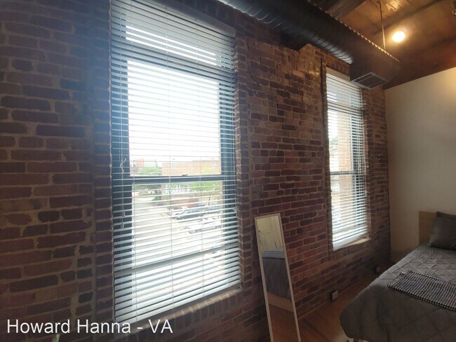 Building Photo - 1 br, 1 bath House - 230 W. Tazewell Stree...